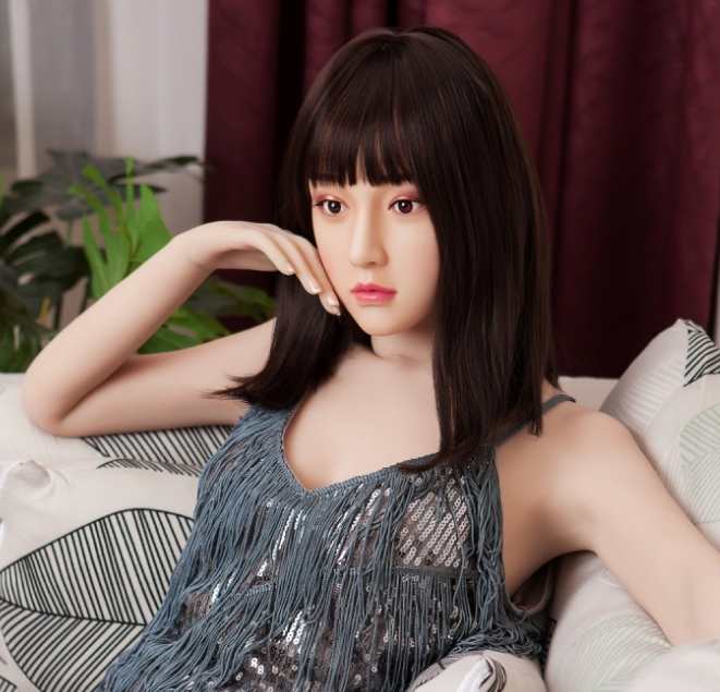 成人娃娃頭雕為什么選擇硅膠材質(zhì)的？